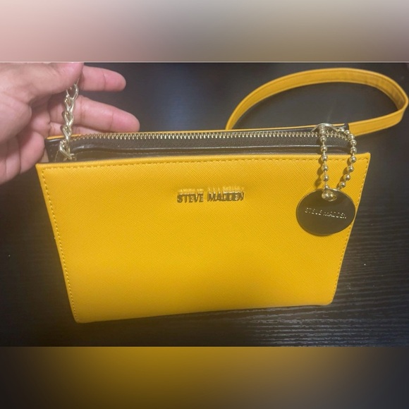 Steve Madden Mustard Crossbody Bag with Gold Chain - Picture 3 of 3